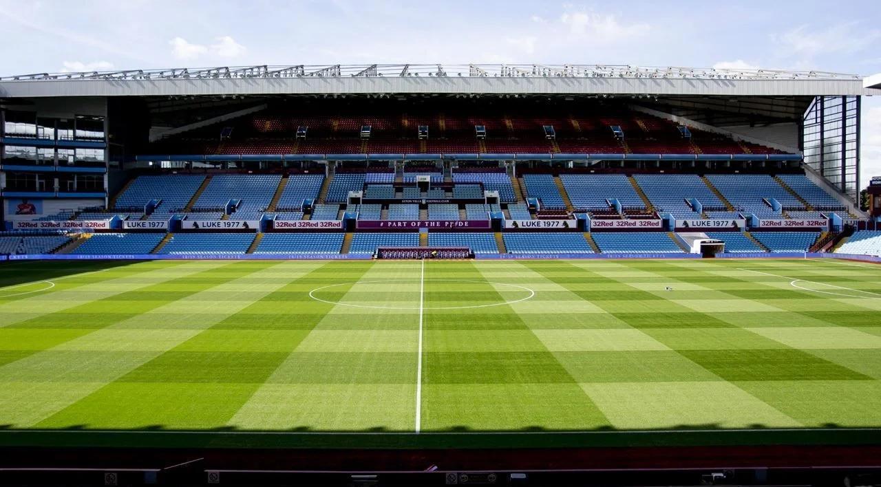 肯·葛瑞菲父子代表西雅图水手同场竞技，并击出“背靠背”全垒打，传为美谈